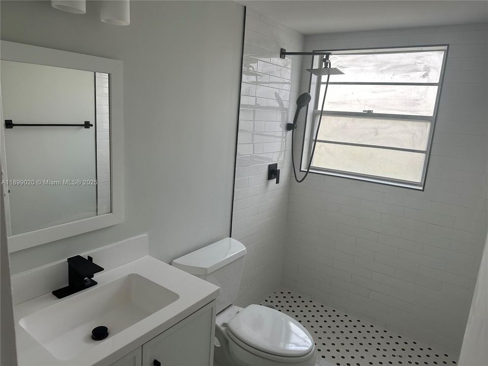 出租: $1,999 (2 贝兹, 1 浴室, 840 平方英尺)