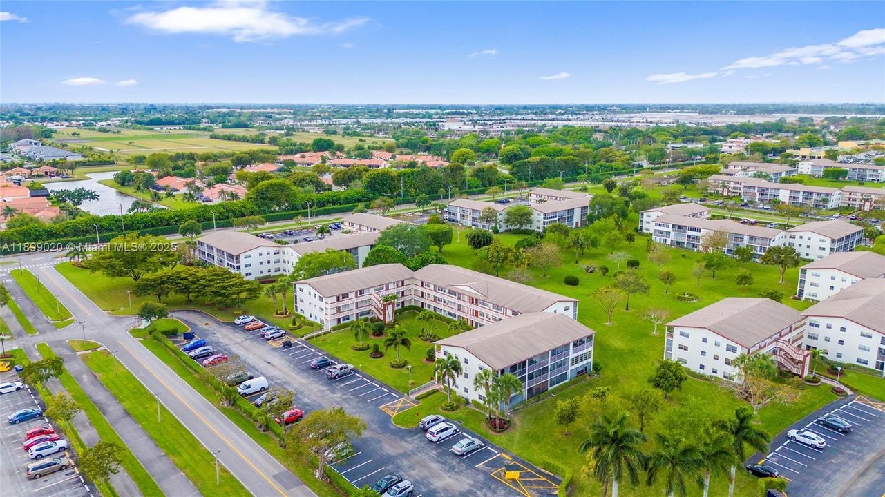 出租: $1,999 (2 贝兹, 1 浴室, 840 平方英尺)