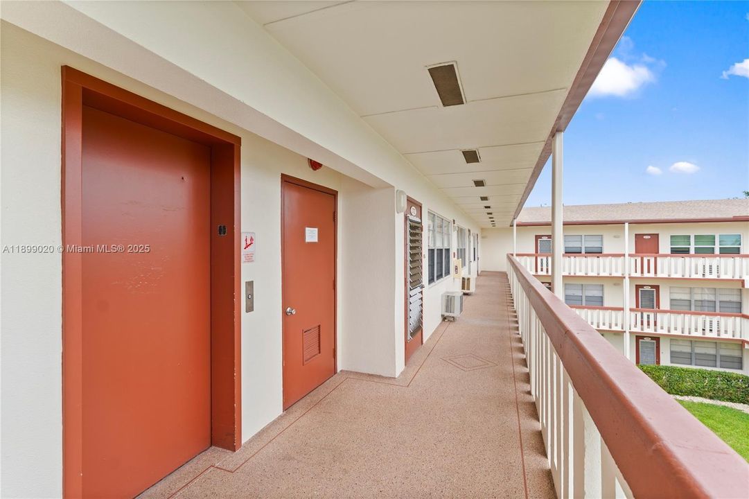 出租: $1,999 (2 贝兹, 1 浴室, 840 平方英尺)