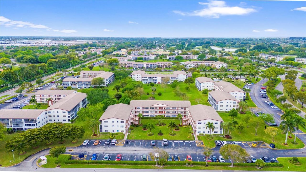 出租: $1,999 (2 贝兹, 1 浴室, 840 平方英尺)