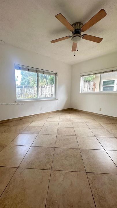 出租: $2,450 (2 贝兹, 1 浴室, 2152 平方英尺)