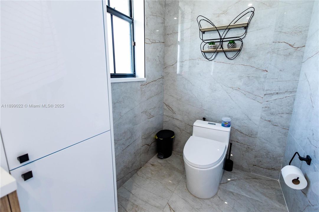 Под контрактом: $4,500 (3 спален, 2 ванн, 2192 Квадратных фут)