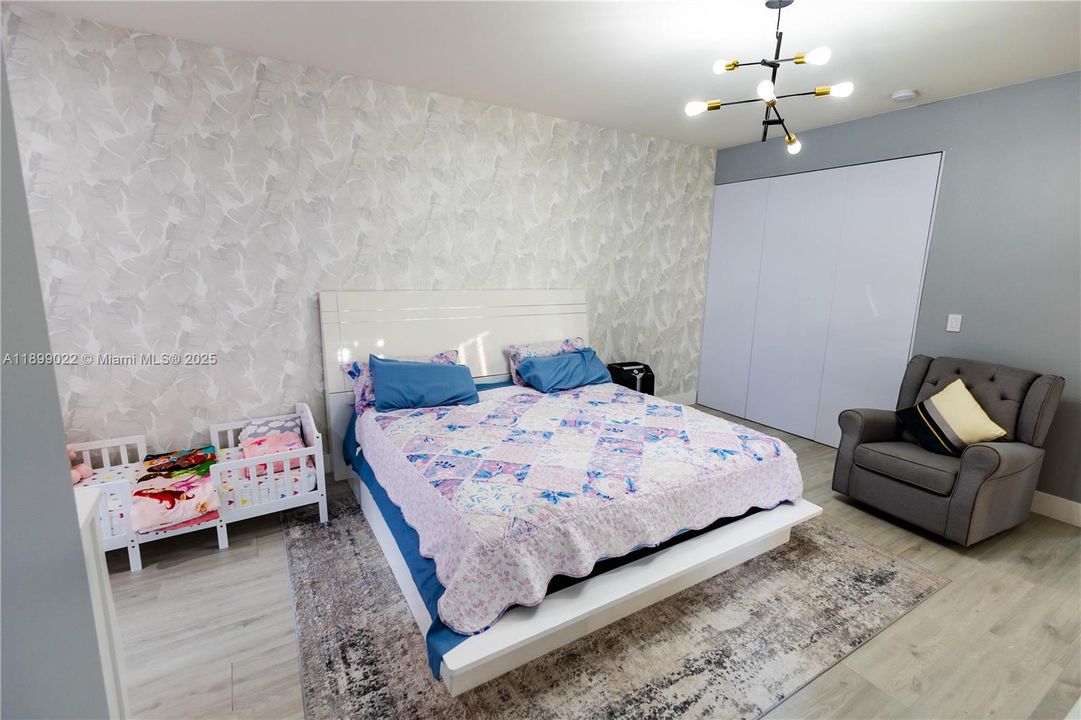 Под контрактом: $4,500 (3 спален, 2 ванн, 2192 Квадратных фут)