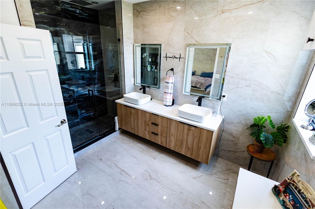 Под контрактом: $4,500 (3 спален, 2 ванн, 2192 Квадратных фут)