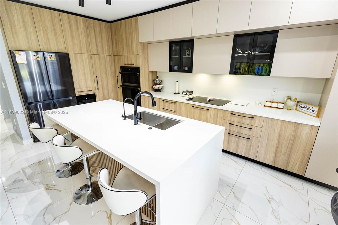 Под контрактом: $4,500 (3 спален, 2 ванн, 2192 Квадратных фут)