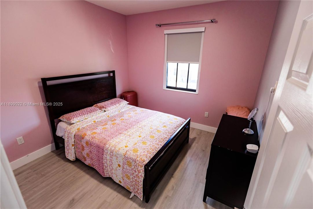 Под контрактом: $4,500 (3 спален, 2 ванн, 2192 Квадратных фут)