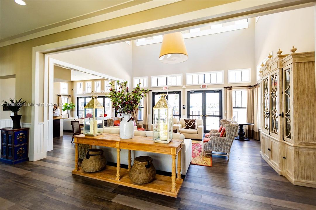 Под контрактом: $4,500 (3 спален, 2 ванн, 2192 Квадратных фут)