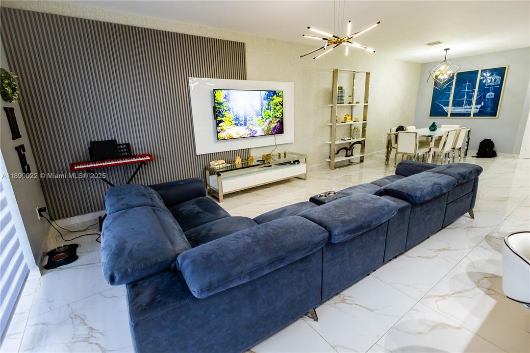 Под контрактом: $4,500 (3 спален, 2 ванн, 2192 Квадратных фут)