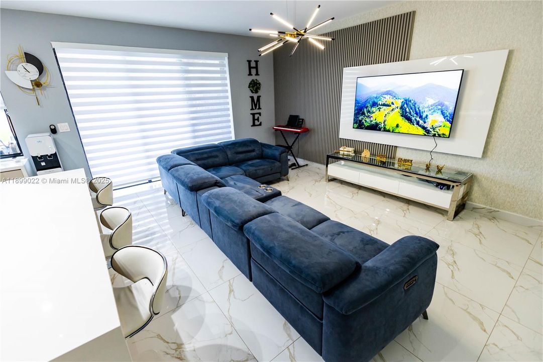 Под контрактом: $4,500 (3 спален, 2 ванн, 2192 Квадратных фут)