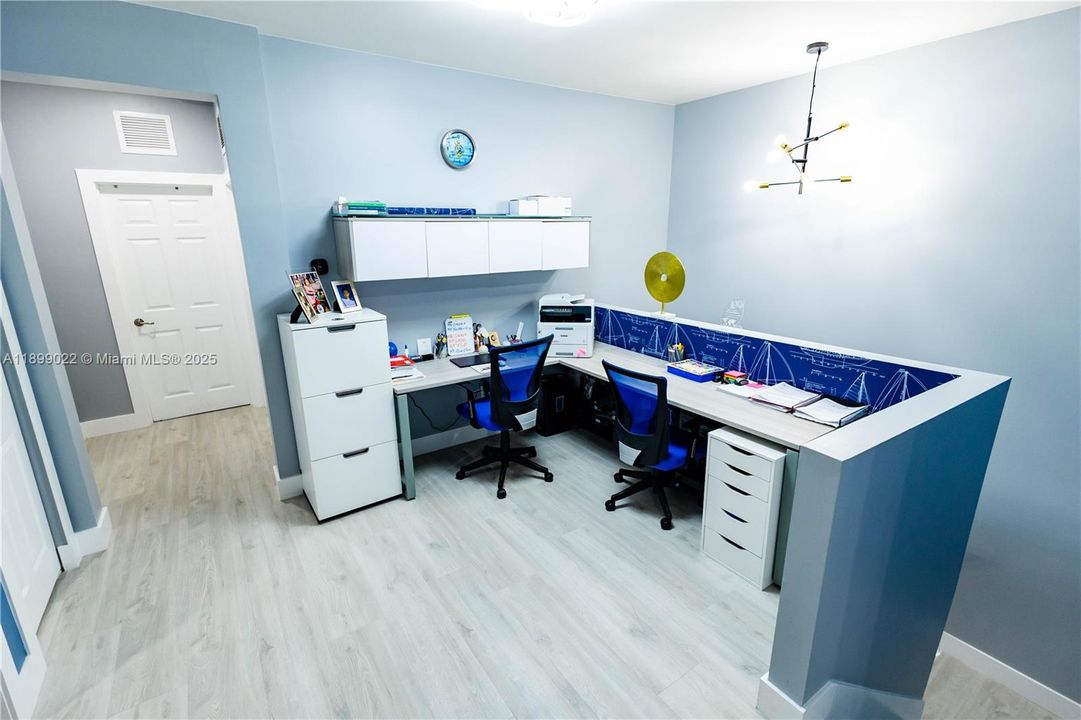 Под контрактом: $4,500 (3 спален, 2 ванн, 2192 Квадратных фут)