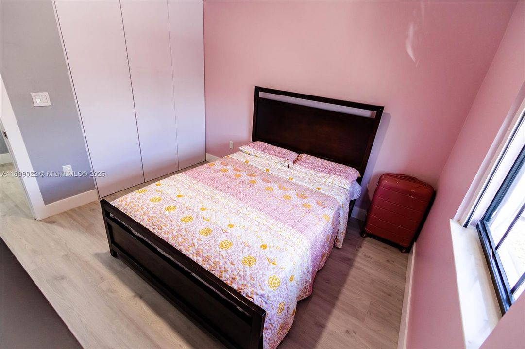 Под контрактом: $4,500 (3 спален, 2 ванн, 2192 Квадратных фут)