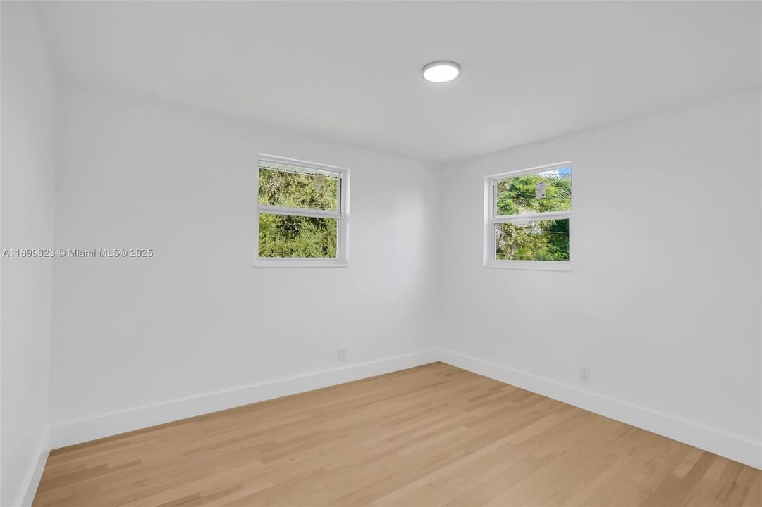 Activo con contrato: $569,999 (4 camas, 2 baños, 1400 Pies cuadrados)