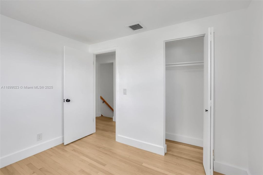 Activo con contrato: $569,999 (4 camas, 2 baños, 1400 Pies cuadrados)