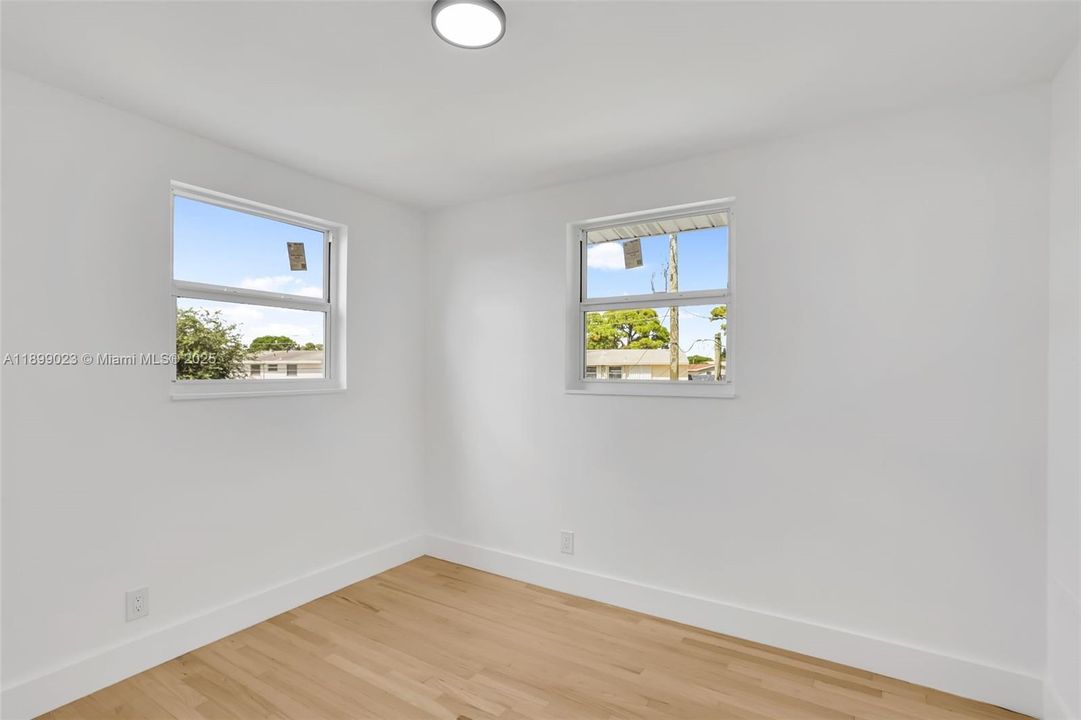 Activo con contrato: $569,999 (4 camas, 2 baños, 1400 Pies cuadrados)