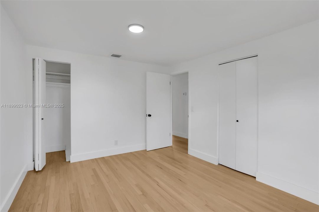 Activo con contrato: $569,999 (4 camas, 2 baños, 1400 Pies cuadrados)