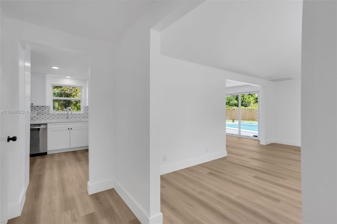 Activo con contrato: $569,999 (4 camas, 2 baños, 1400 Pies cuadrados)