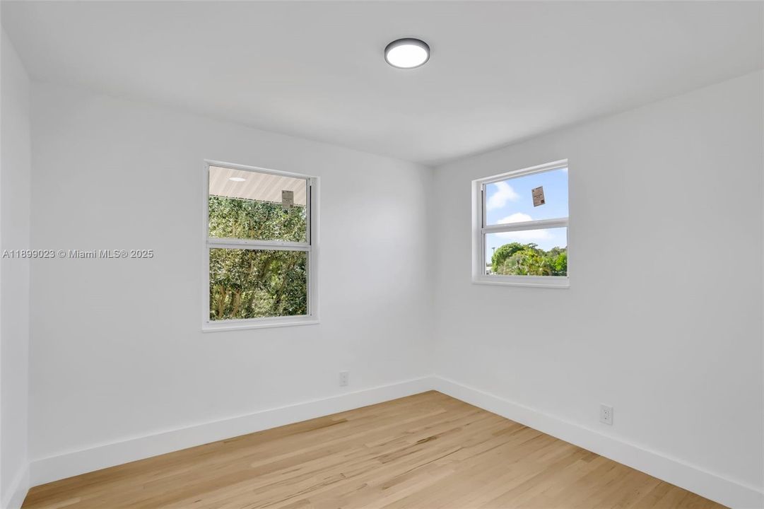 Activo con contrato: $569,999 (4 camas, 2 baños, 1400 Pies cuadrados)