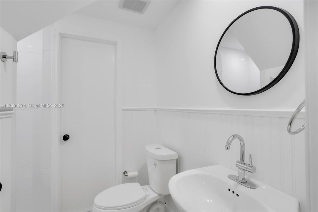 Activo con contrato: $569,999 (4 camas, 2 baños, 1400 Pies cuadrados)