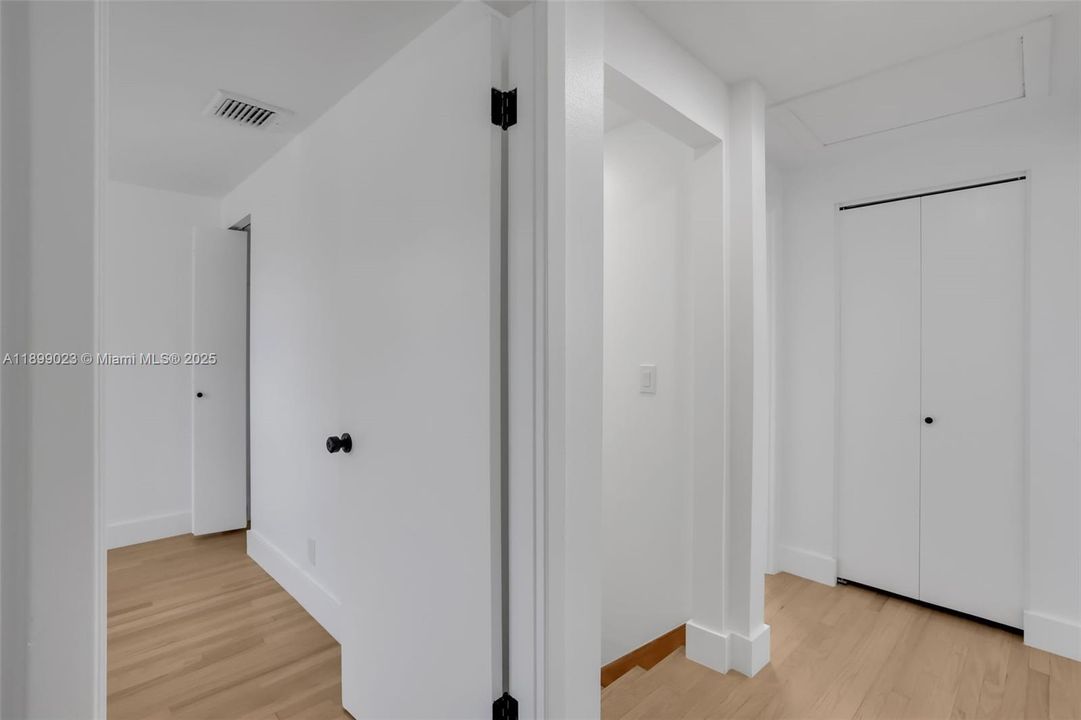 Activo con contrato: $569,999 (4 camas, 2 baños, 1400 Pies cuadrados)