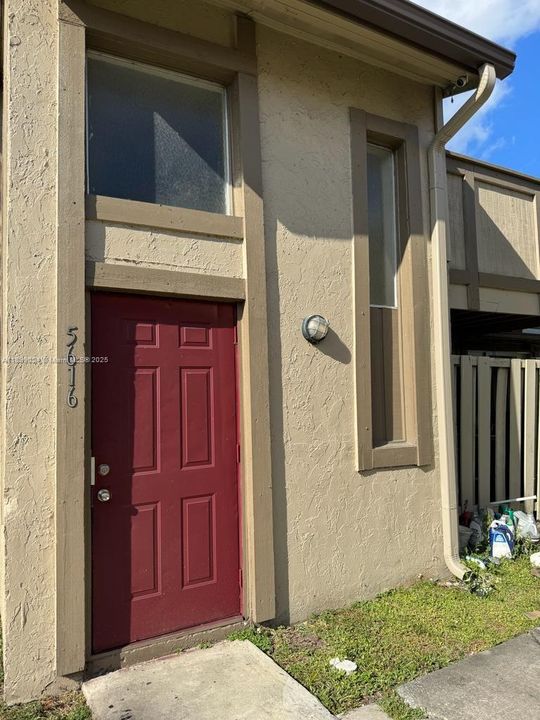 For Sale: $190,000 (3 beds, 2 baths, 1080 Square Feet)