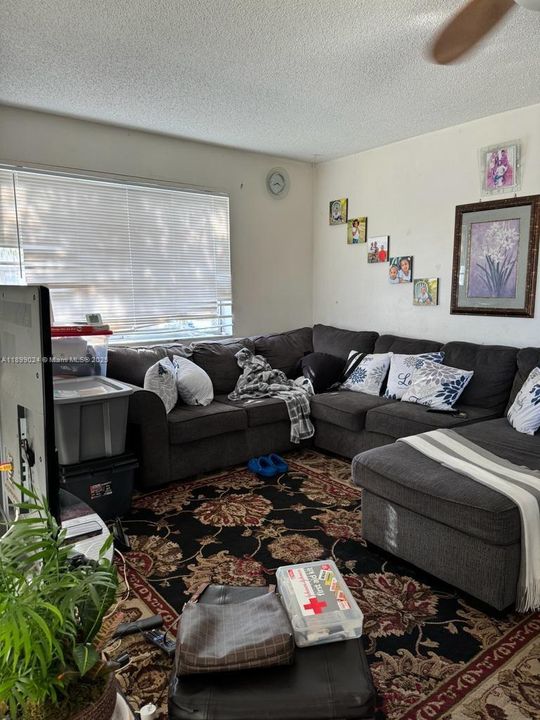 For Sale: $190,000 (3 beds, 2 baths, 1080 Square Feet)