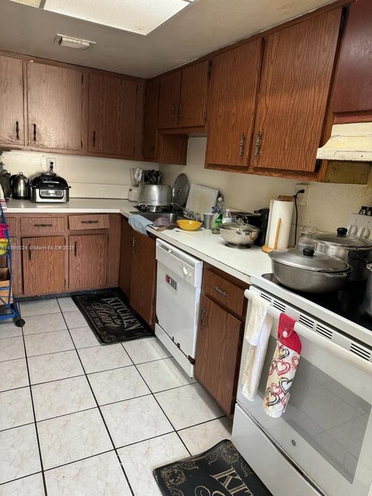 For Sale: $190,000 (3 beds, 2 baths, 1080 Square Feet)