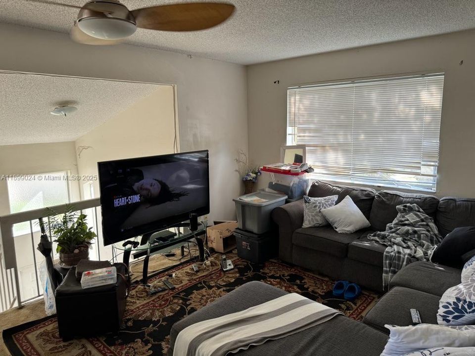 For Sale: $190,000 (3 beds, 2 baths, 1080 Square Feet)