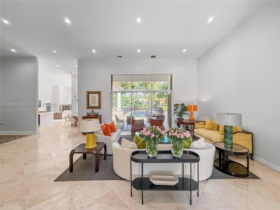 En Venta: $2,475,000 (5 camas, 5 baños, 4006 Pies cuadrados)