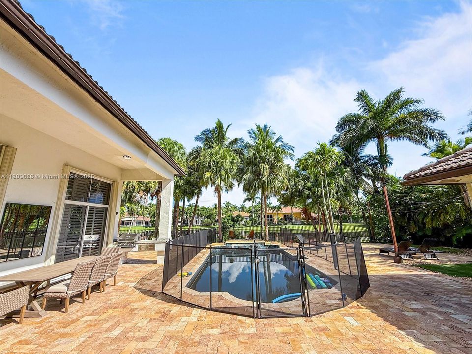 En Venta: $2,475,000 (5 camas, 5 baños, 4006 Pies cuadrados)