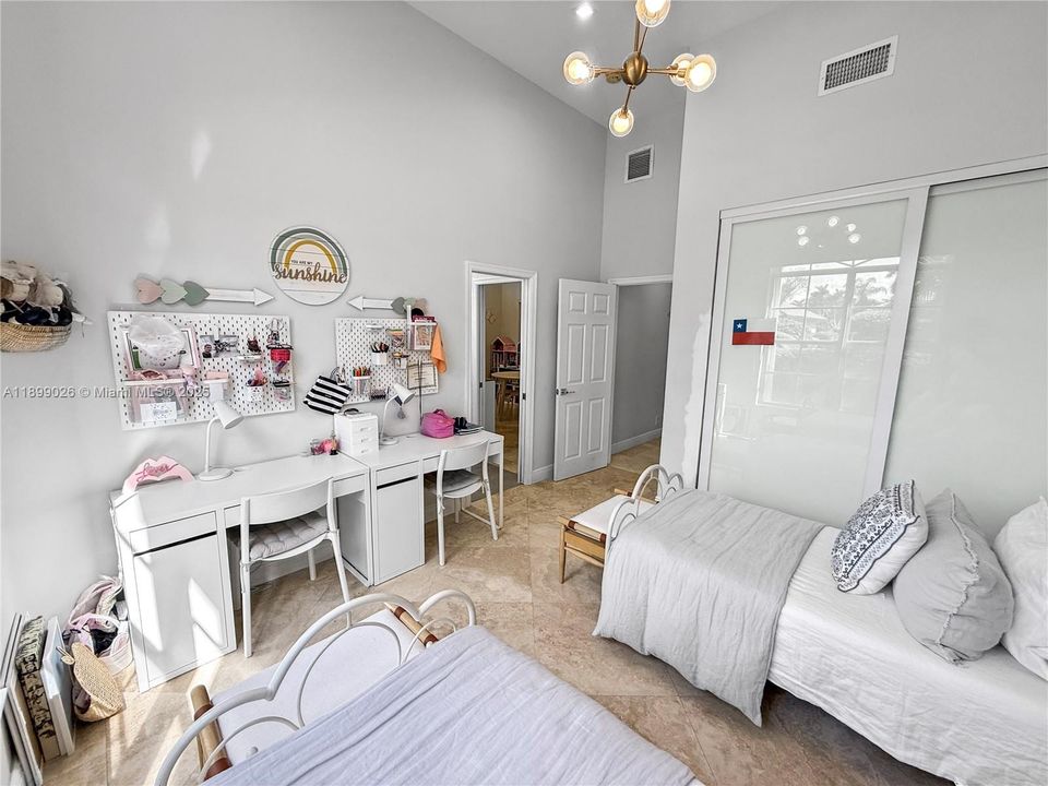 En Venta: $2,475,000 (5 camas, 5 baños, 4006 Pies cuadrados)