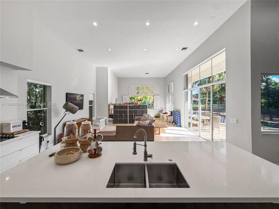 En Venta: $2,475,000 (5 camas, 5 baños, 4006 Pies cuadrados)