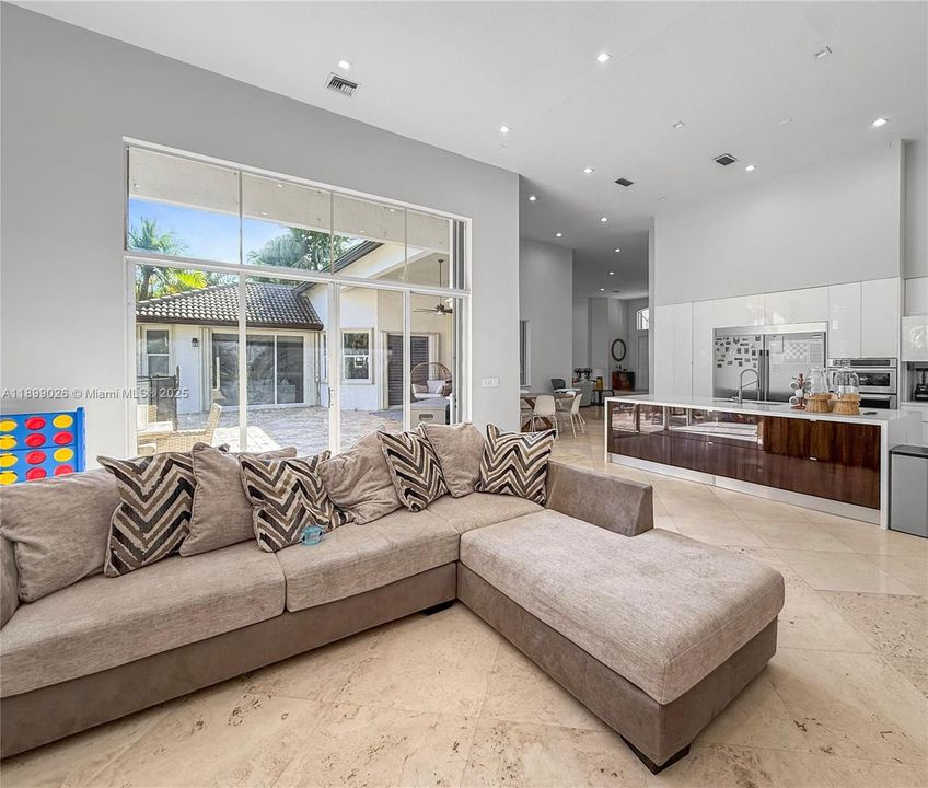 En Venta: $2,475,000 (5 camas, 5 baños, 4006 Pies cuadrados)