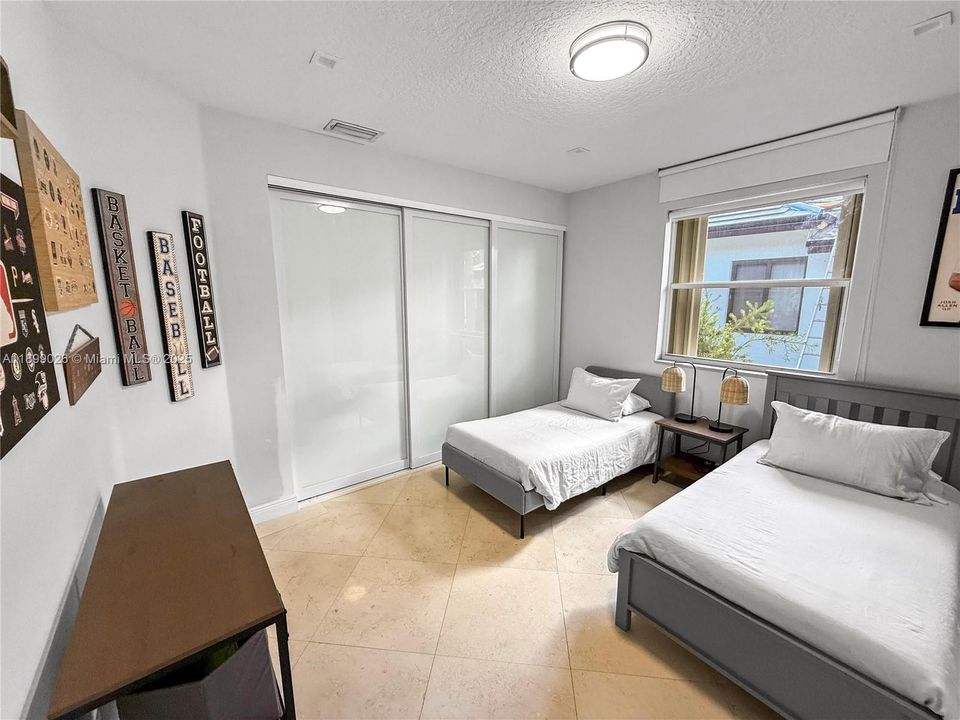 En Venta: $2,475,000 (5 camas, 5 baños, 4006 Pies cuadrados)