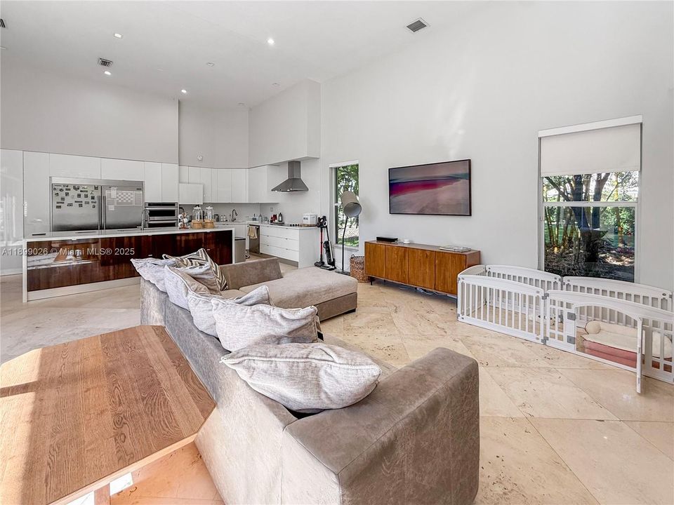 En Venta: $2,475,000 (5 camas, 5 baños, 4006 Pies cuadrados)