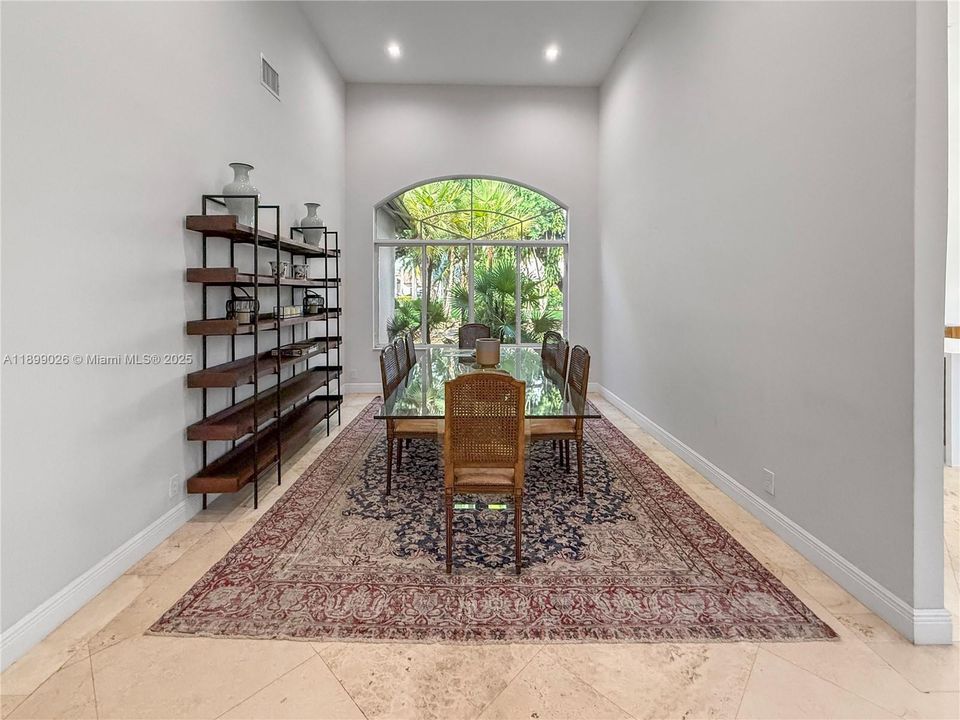 En Venta: $2,475,000 (5 camas, 5 baños, 4006 Pies cuadrados)