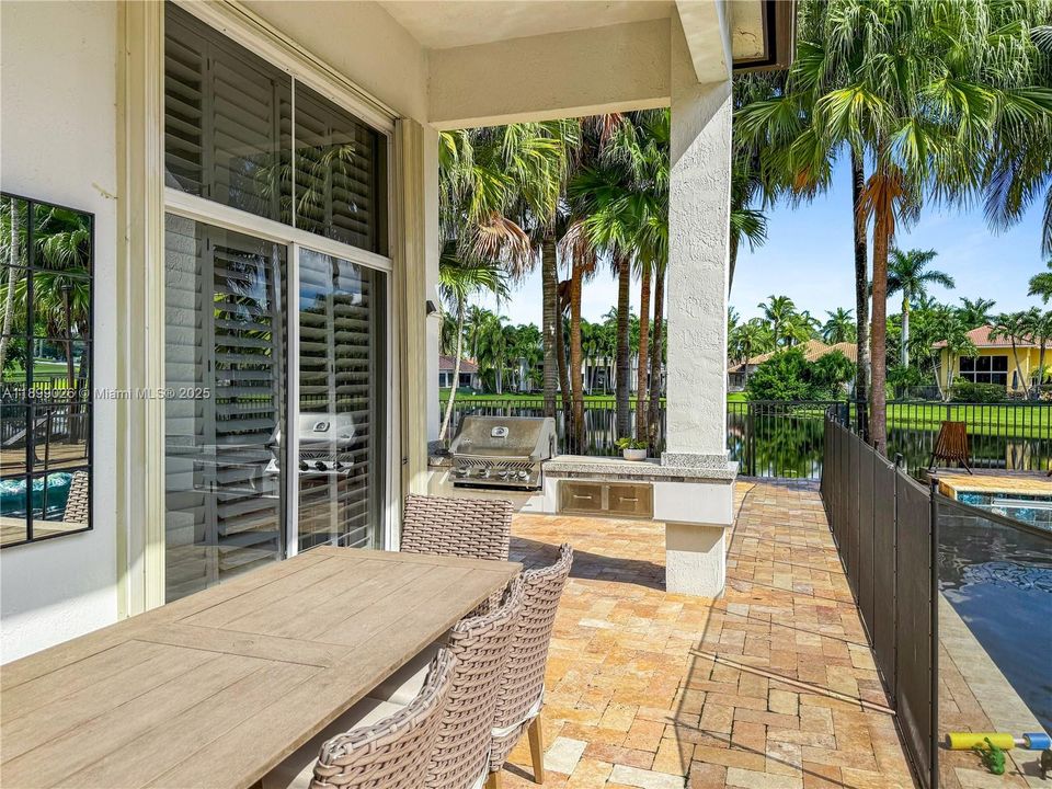 En Venta: $2,475,000 (5 camas, 5 baños, 4006 Pies cuadrados)