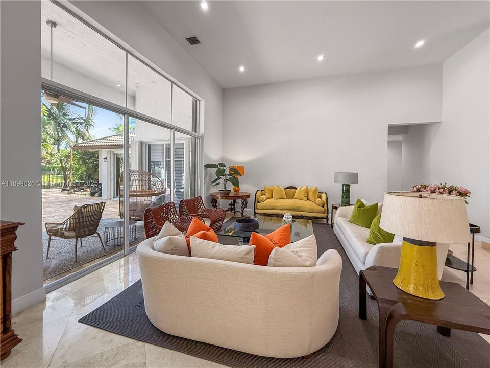 En Venta: $2,475,000 (5 camas, 5 baños, 4006 Pies cuadrados)