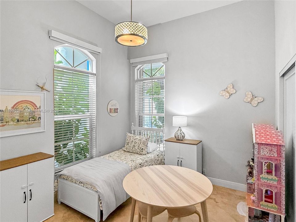 En Venta: $2,475,000 (5 camas, 5 baños, 4006 Pies cuadrados)