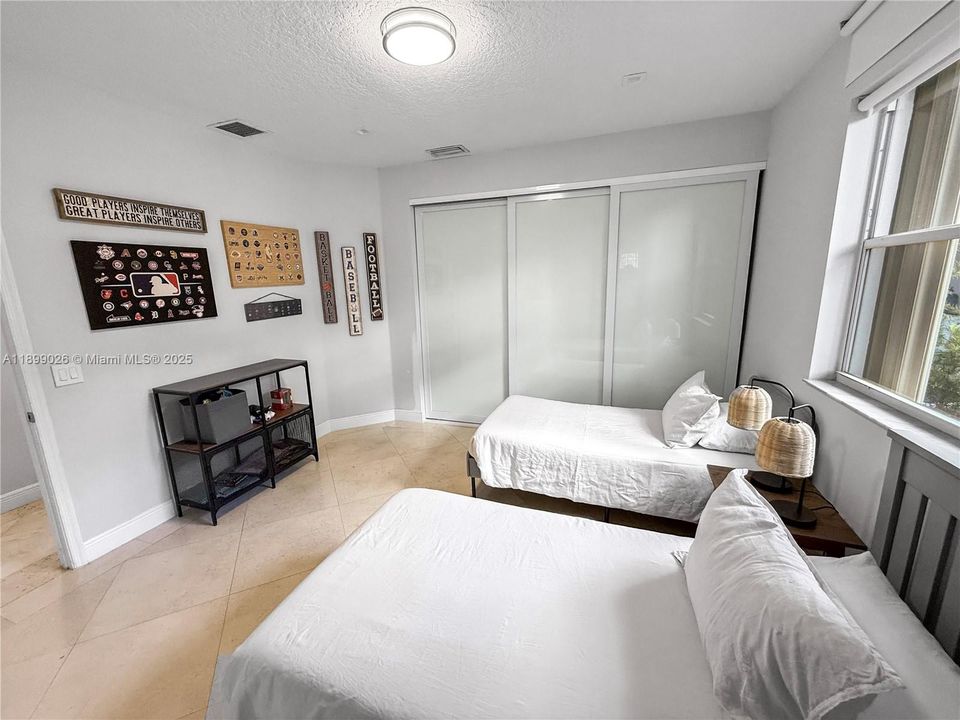 En Venta: $2,475,000 (5 camas, 5 baños, 4006 Pies cuadrados)