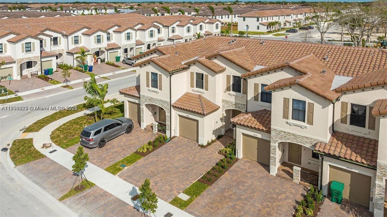 For Sale: $435,000 (3 beds, 2 baths, 1442 Square Feet)