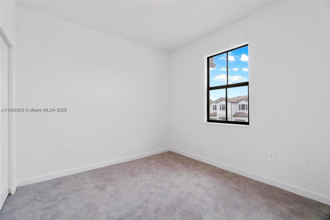 For Sale: $435,000 (3 beds, 2 baths, 1442 Square Feet)