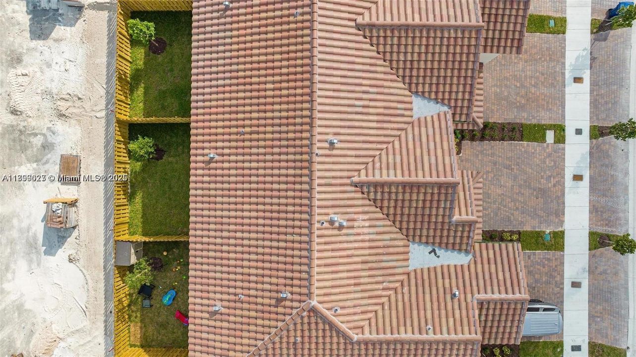 For Sale: $435,000 (3 beds, 2 baths, 1442 Square Feet)