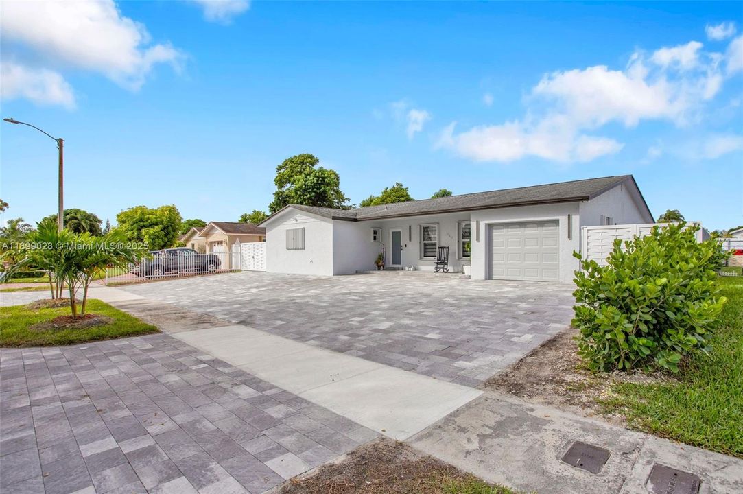 For Sale: $700,000 (3 beds, 2 baths, 1604 Square Feet)