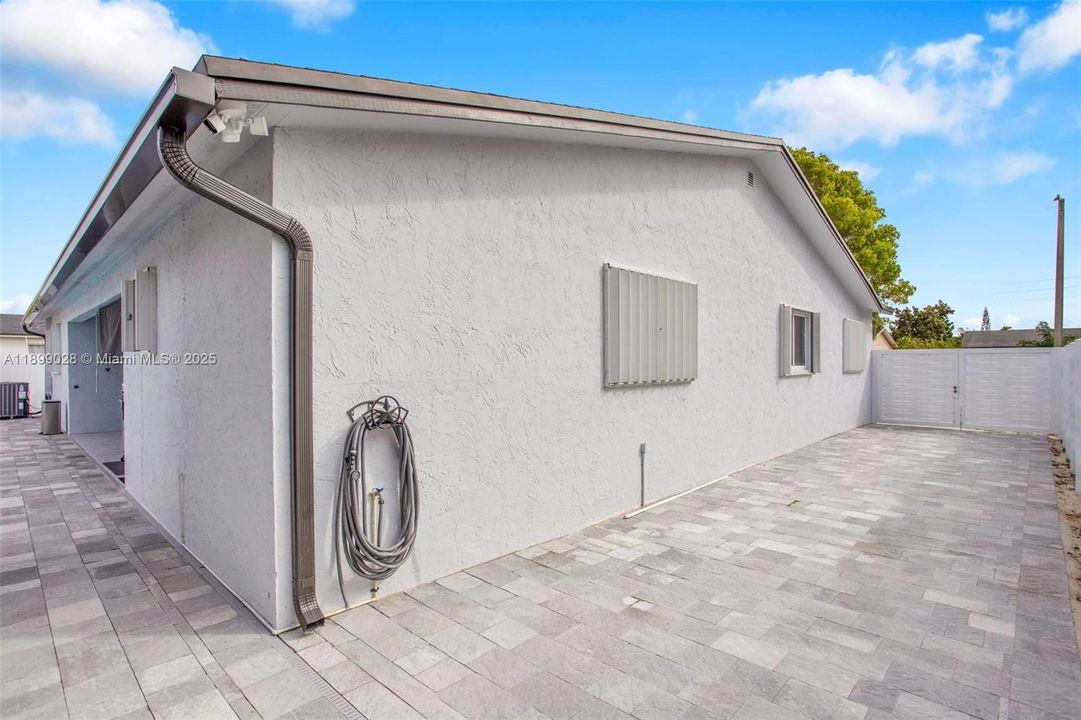 For Sale: $700,000 (3 beds, 2 baths, 1604 Square Feet)