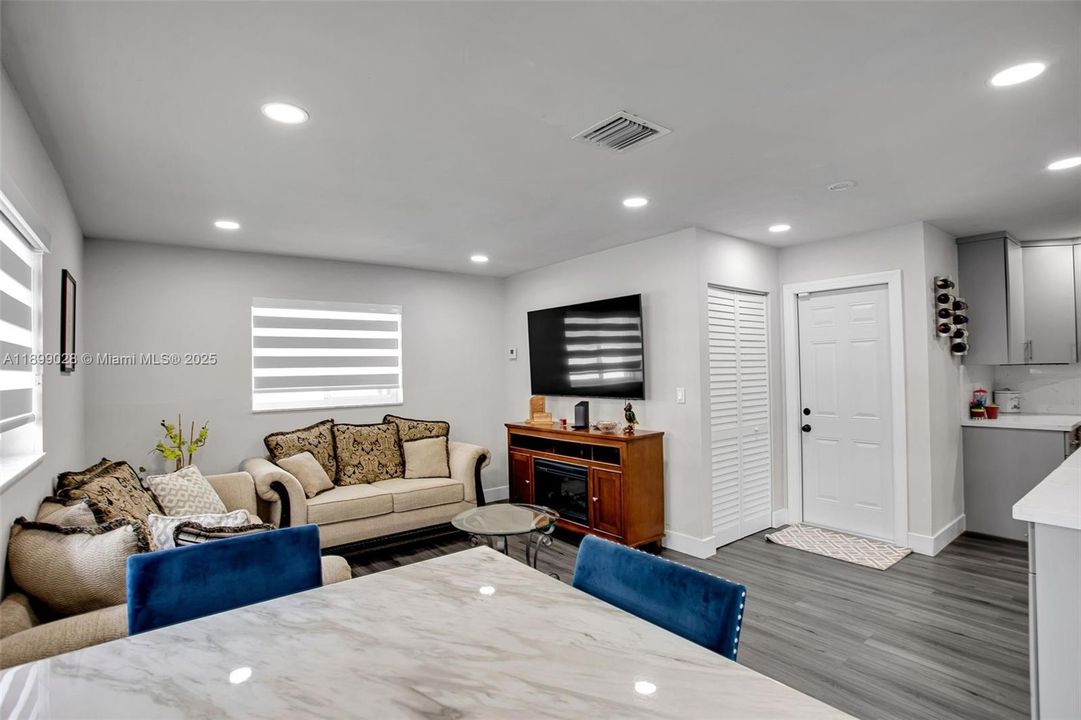 For Sale: $700,000 (3 beds, 2 baths, 1604 Square Feet)