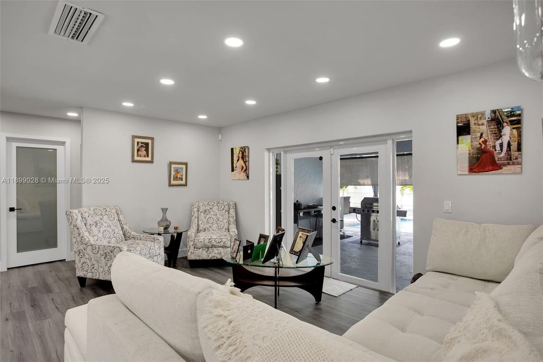 For Sale: $700,000 (3 beds, 2 baths, 1604 Square Feet)