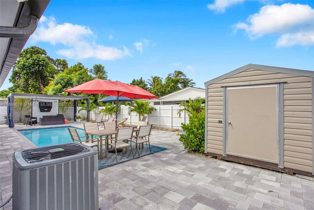 For Sale: $700,000 (3 beds, 2 baths, 1604 Square Feet)