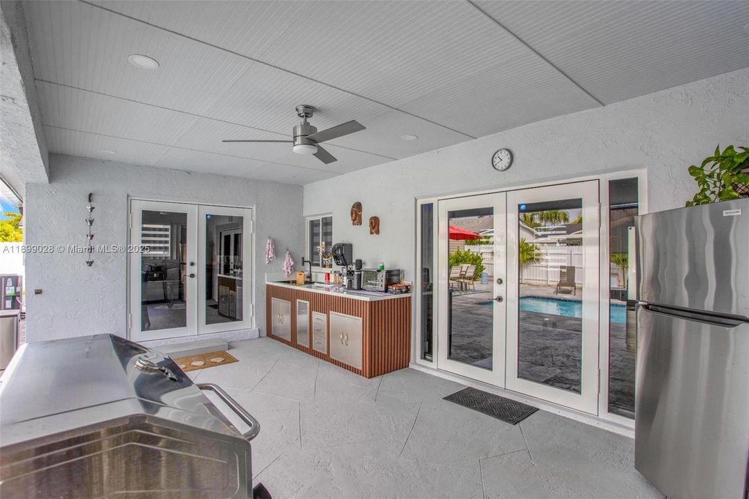 For Sale: $700,000 (3 beds, 2 baths, 1604 Square Feet)