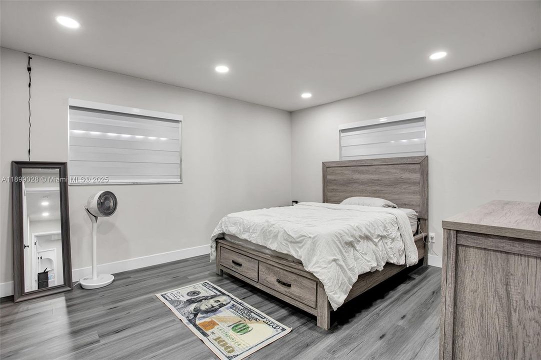 For Sale: $700,000 (3 beds, 2 baths, 1604 Square Feet)