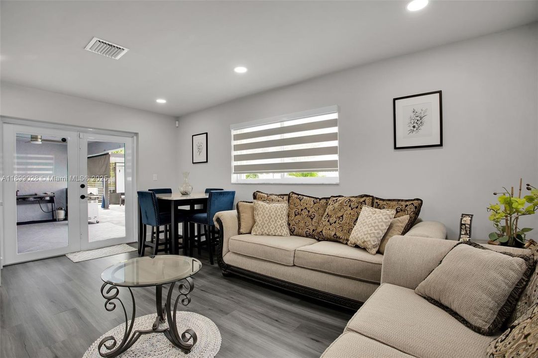 For Sale: $700,000 (3 beds, 2 baths, 1604 Square Feet)